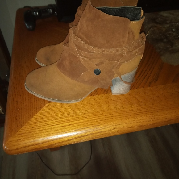Like new Fall and Winter boots - Picture 4 of 4